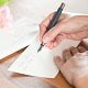 Papeterie - Hand schreibt mit hochwertigem Füller einen Brief